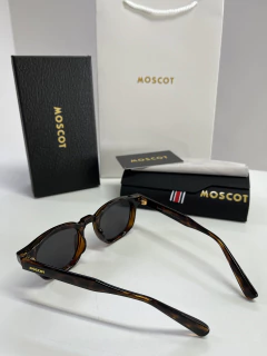 Óculos Moscot na internet