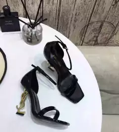 Salto YSL | Gold na internet
