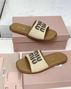 Slide MiuMiu caramelo