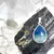 Dije de gota de piedra semipreciosa con virola - comprar online