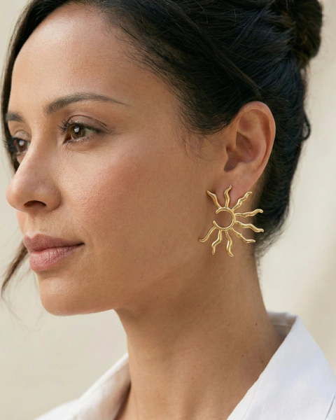 Brinco Sol vazado - Banhado a Ouro 18K