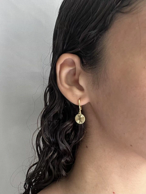 Argola Pingente Trabalhado - Banhado a Ouro 18K - comprar online