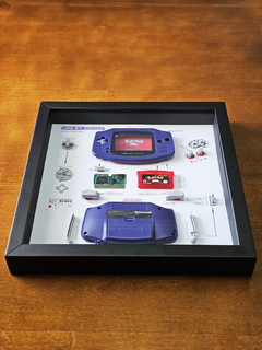Quadro Game Boy Advance componentes desmontados, tema do jogo Pokémon Ruby