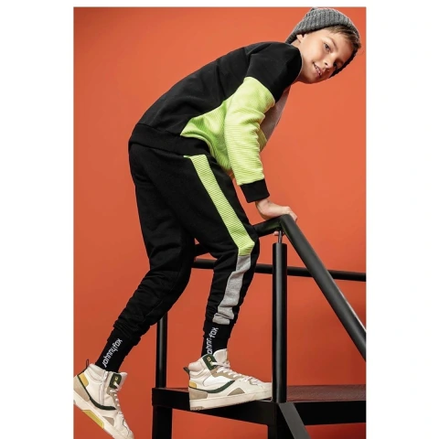 Out - Conjunto Masculino Inverno Moletom e Jogger JOHNNY FOX