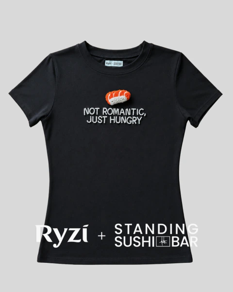 CAMISETA PRETA — NOT ROMANTIC, JUST HUNGRY