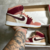 FN - Bota Air Jordan 1 Mid Vinho, Rosa e Bege