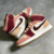 FN - Bota Air Jordan 1 Mid Vinho, Rosa e Bege - loja online