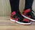 FN - Bota Air Jordan 1 Mid Preto com Vermelho Verniz - Loja Tendance