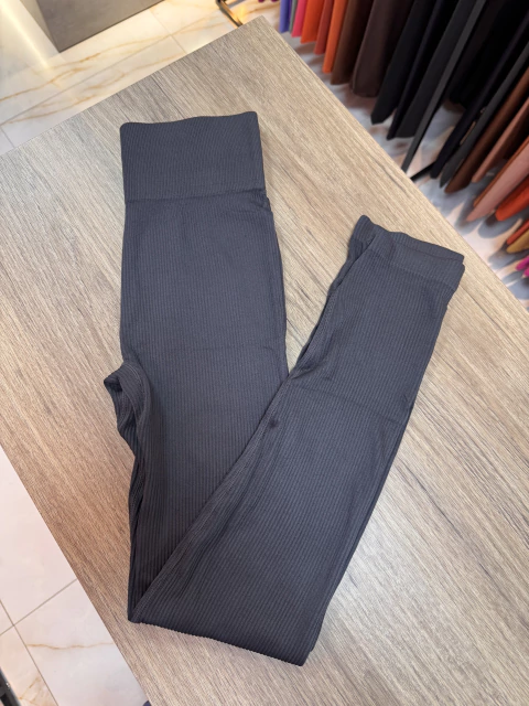 LEGGING CANELADA - CHUMBO - comprar online