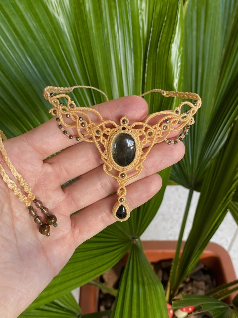 Gargantilha com Obsidiana Dourada, Pirita e Quartzo Fumê