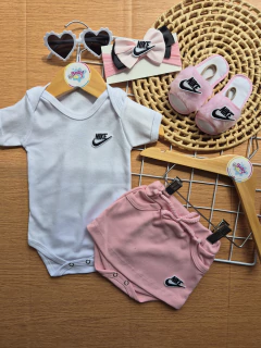 Conj nike body+saia shorts na internet