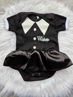 Body Wandinha com saia na internet