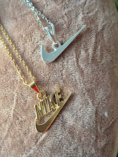 Corrente com pingente Nike - comprar online