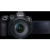 Câmera Canon EOS R6 Mark II mirrorless com lente RF 24-105mm e tela articulada, vista frontal destacando o design moderno e visor LCD aberto.