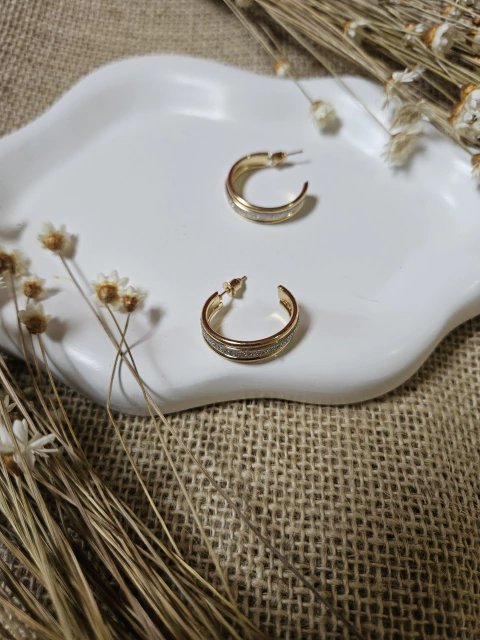 Brincos com detalhes - comprar online