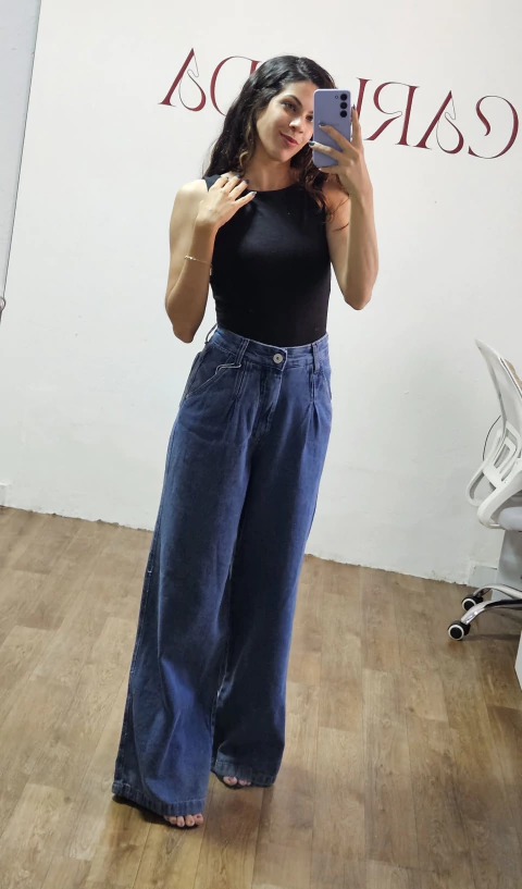 Calça jeans wide leg com pences - comprar online