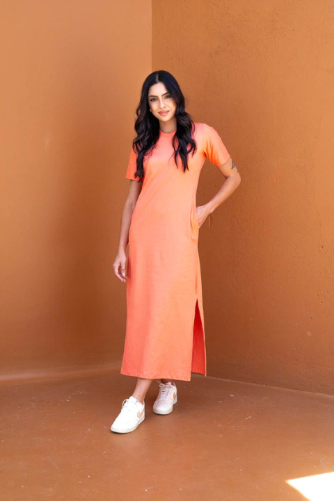 Vestido midi de mangas laranja coral