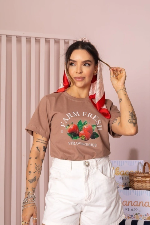 T-shirt farm fresh morangos