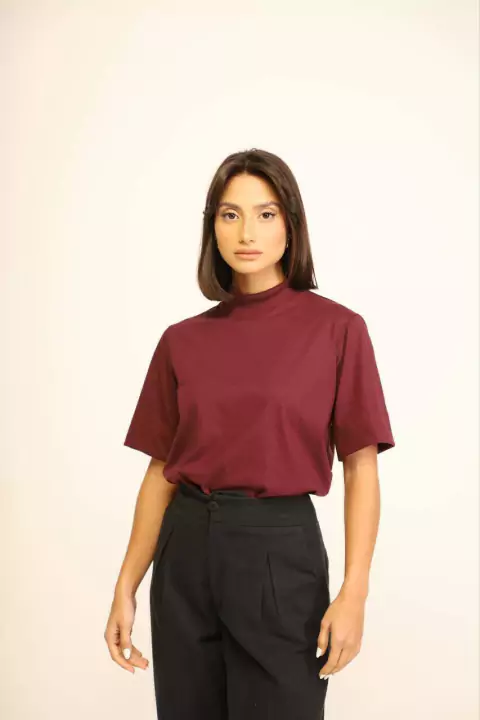 T-shirt gola alta bordo divine wine