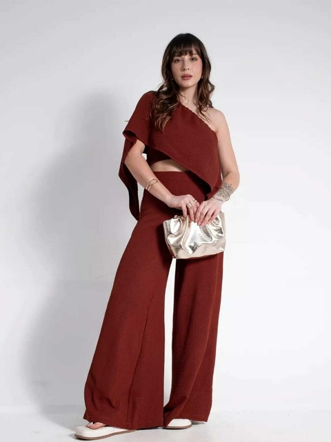Conjunto sandra marrom avermelhado