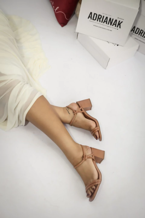 Cibele - Sandália Salto Bloco Baixo Clássica Feminina Napa Bege Blush - comprar online