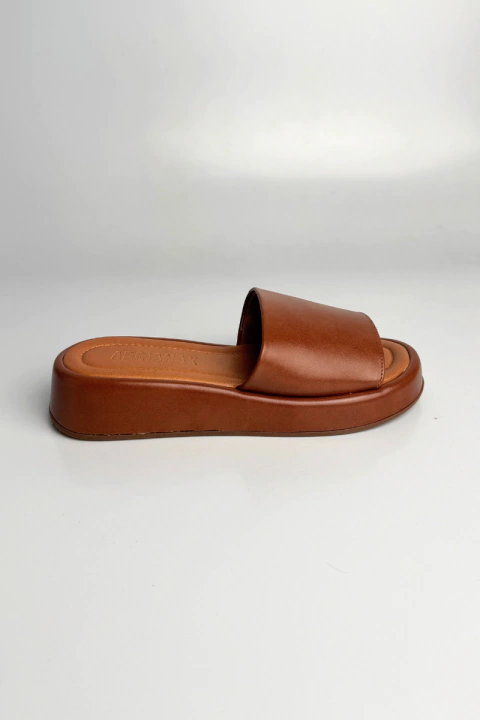 Telma - Papete Salto Plataforma Baixo Tira Reta Clássica Feminina Caramelo