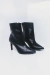 Stacy - Bota Cano Baixo Salto Fino Preto - comprar online