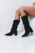 Susan - Bota Slouch Bico Fino Salto Grosso Camurça Preto - AdrianaK - Sapatos incríveis te levam a lugares incríveis