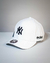 Boné NY Yankees branco/preto - aba curva