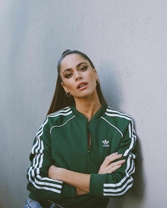 Campera Adidas SST en internet