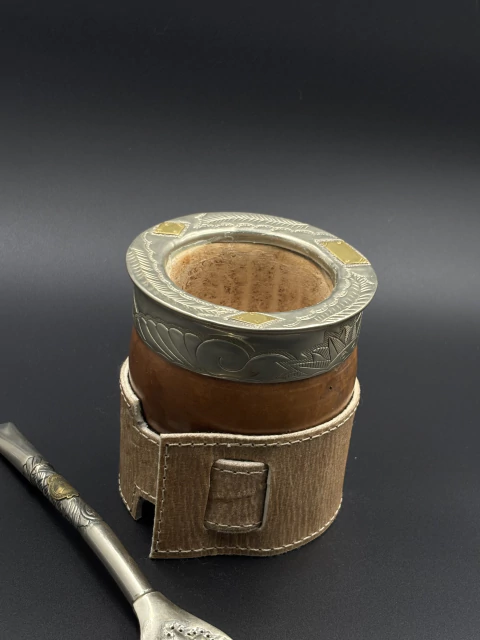 Imperial uruguayo criollo con base de cuero crudo regulable + bombillon exclusivo - comprar online