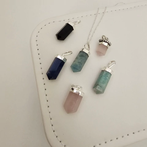 COLAR PINGENTE PEDRA NATURAL - comprar online