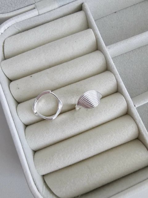 ARGOLA CLICK TORCIDA TRABALHADA ARGÂNICA