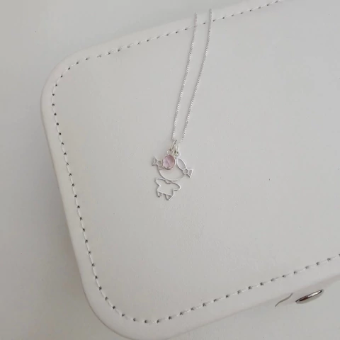 COLAR PINGENTE MENINA VAZADO