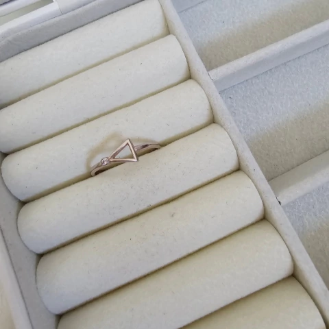 ANEL TRIÂNGULO PONTO DE LUZ - comprar online