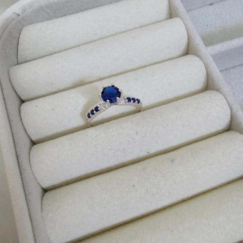 ANEL SOLITÁRIO CRAVEJADO AZUL - comprar online