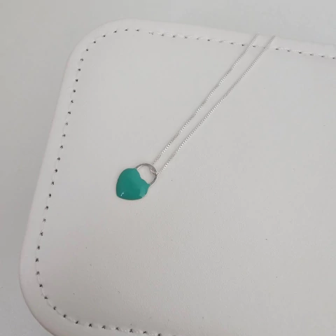 COLAR CORAÇÃO RESINADO VERDE