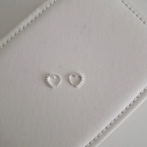 PIERCING HELIX CORAÇÃO CRAVEJADO