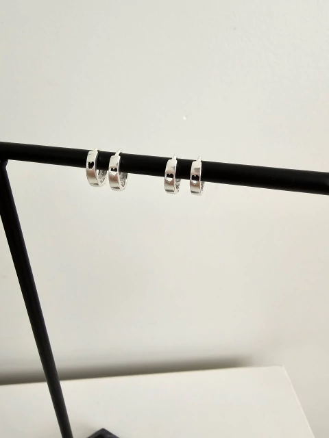 DUETO ARGOLA LISA COM CORAÇÃO VAZADO