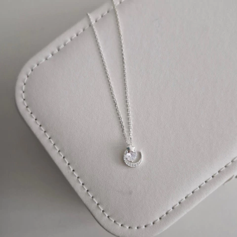 COLAR GOTA PEDRA VERDE ÁGUA CRAVEJADO