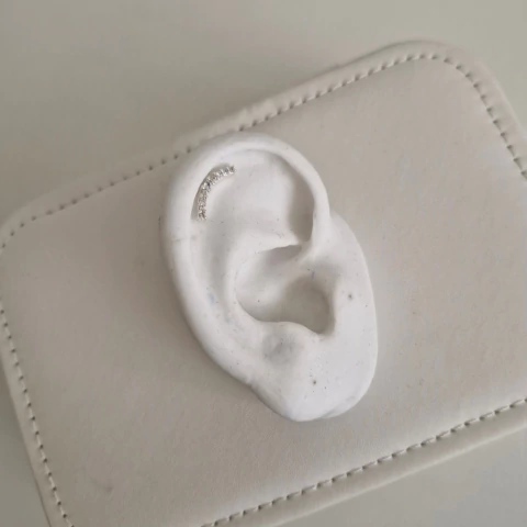 PIERCING HELIX MEIA LUA CRAVEJADO