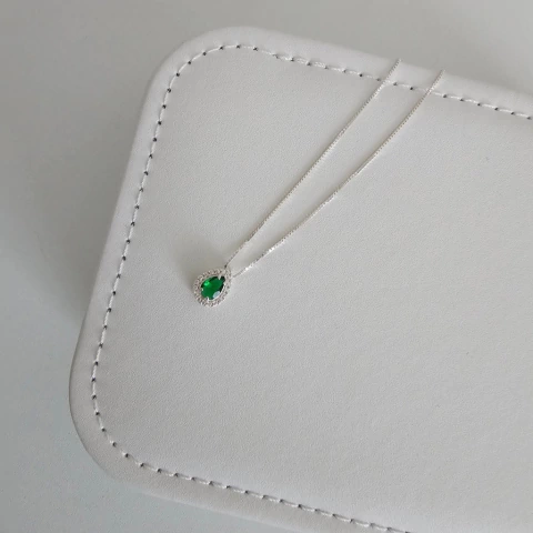 COLAR GOTA CRAVEJADA ESMERALDA - comprar online