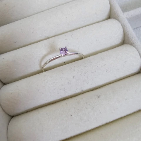 ANEL SOLITÁRIO PEQUENO ROXO - comprar online