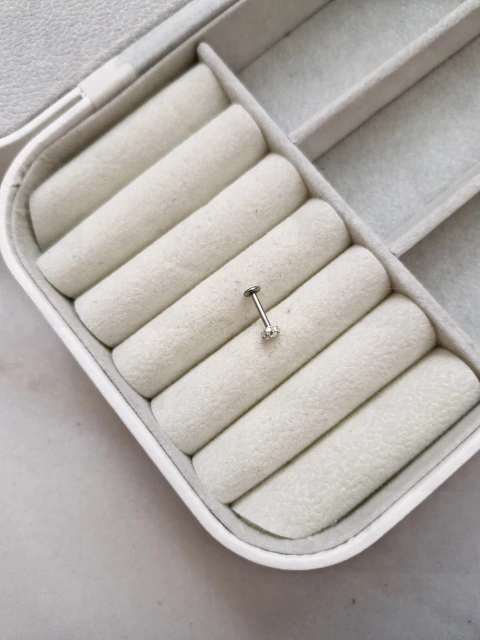 PIERCING TRAGUS CORAÇÃO