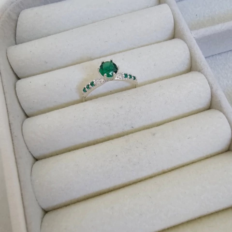 ANEL SOLITÁRIO CRAVEJADO VERDE - comprar online