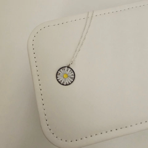 COLAR PLAQUINHA MARGARIDA - comprar online