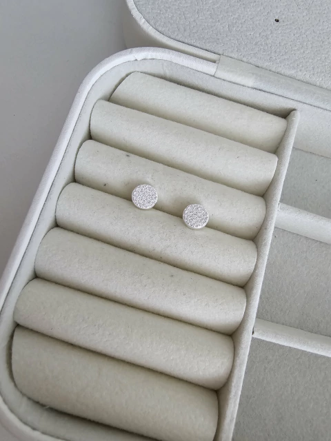 BRINCO REDONDO CRAVEJADO