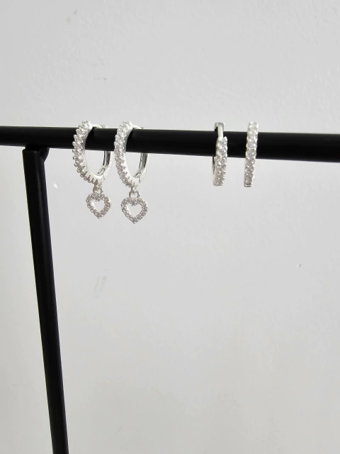 DUETO ARGOLA CLICK REDONDA CRAVEJADA + CRAVEJADA COM PINGENTE DE CORAÇÃO