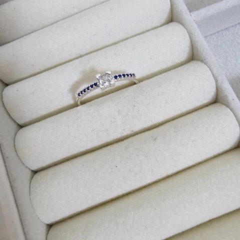 ANEL SOLITÁRIO QUADRADO CRAVEJADO AZUL - comprar online