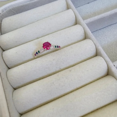 ANEL SOLITÁRIO CRAVEJADO ROSA E COLORIDO - comprar online